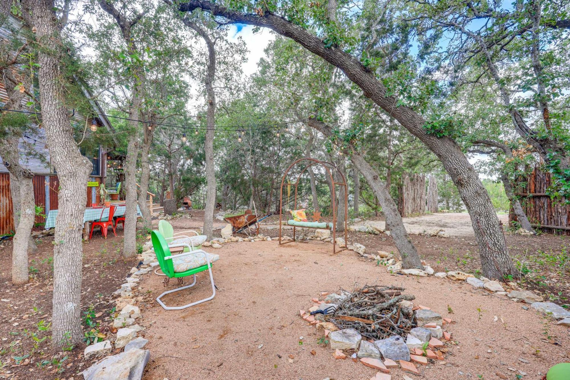 Pet-Friendly Wimberley Cabin With Fire Pit And Hot Tub Dış mekan fotoğraf