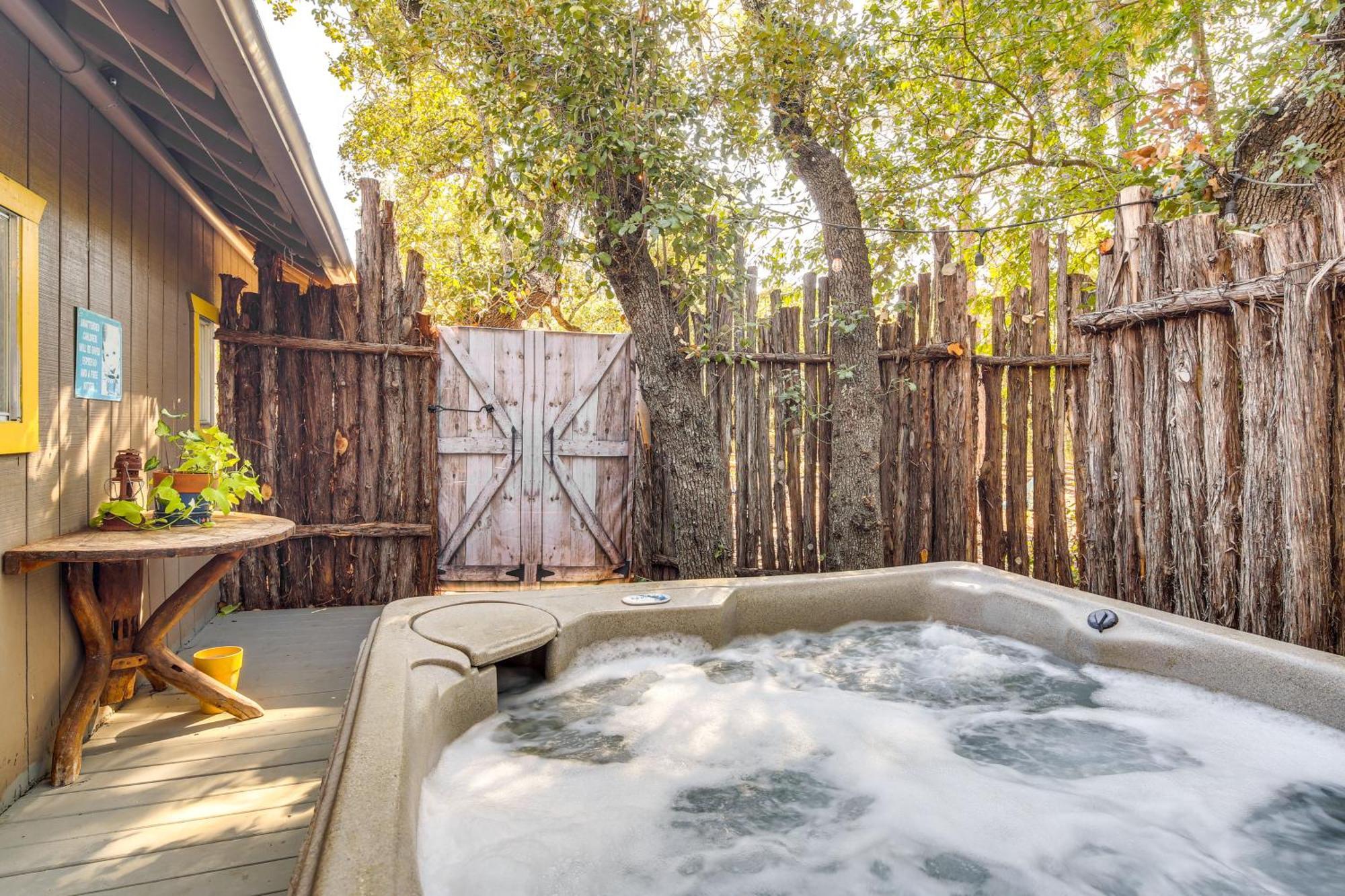 Pet-Friendly Wimberley Cabin With Fire Pit And Hot Tub Dış mekan fotoğraf