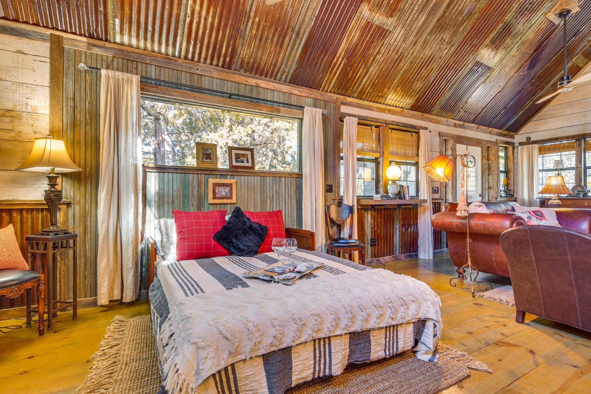 Pet-Friendly Wimberley Cabin With Fire Pit And Hot Tub Dış mekan fotoğraf